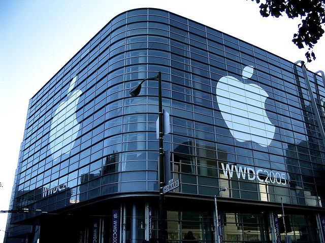 एप्पलविरुद्ध अमेरिकाले दायर गर्यो मुद्दा, शेयरभाउमा पहिरो