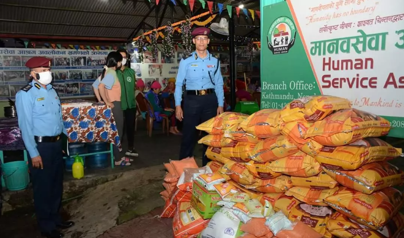 एनआइसी एशिया बैंकको सहकार्यमा महानगरीयद्धारा आश्रमलाई खाद्य सहयोग