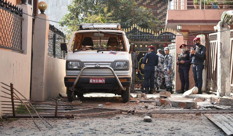 फिनिसिङ हुँदै गरेको पूर्व सञ्चारमन्त्री बाँस्कोटाको घरमा बम विस्फोट