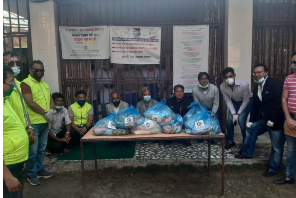 भक्तपुरमा नेपाल उद्योग परिसंघद्धारा खाद्यान्न सामाग्री वितरण