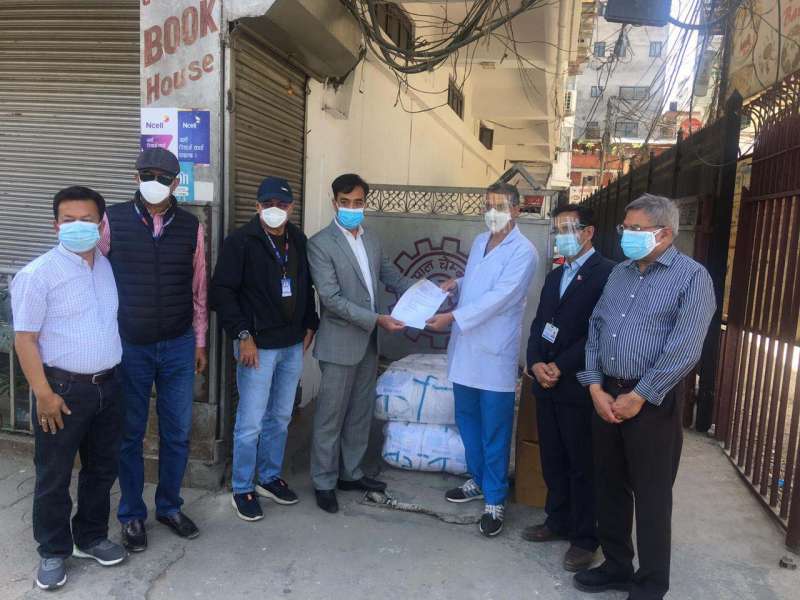 नेपाल चेम्बर अफ कमर्सद्धारा अस्पताललाई अत्यावश्यक स्वास्थ्य सामग्री वितरण