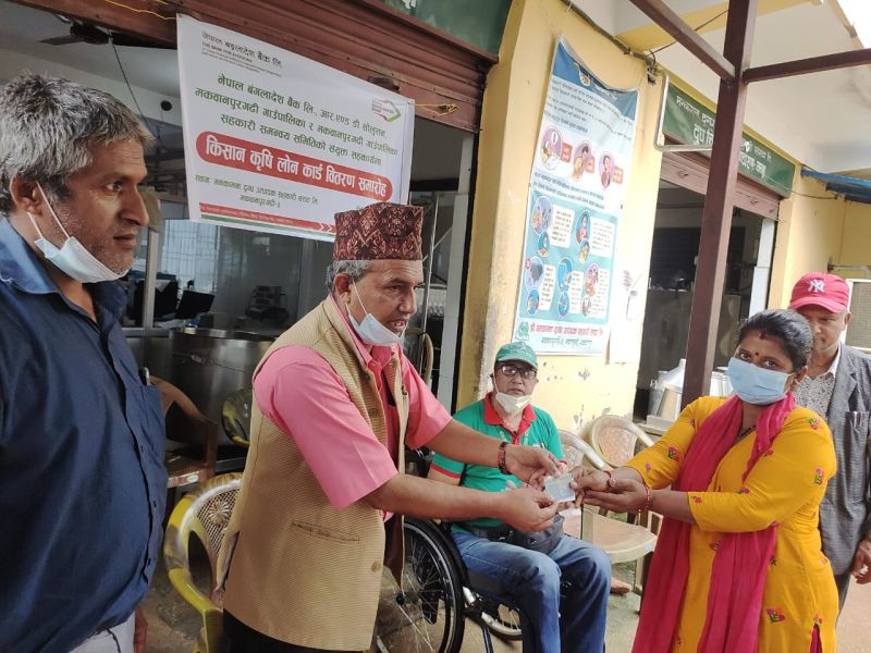 नेपाल बंगलादेश बैंकद्वारा मकवानपुरगढी गाउँपालिकामा किसान कृषि लोन कार्ड वितरण